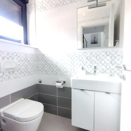 Martina Bellevue Villa Smrika